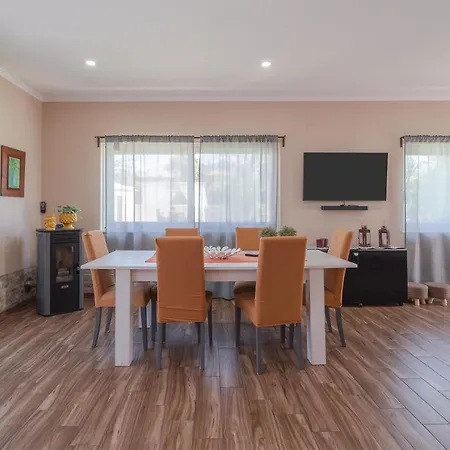 Дом отдыха Casa Dolce Con Jacuzzi E Piscina *